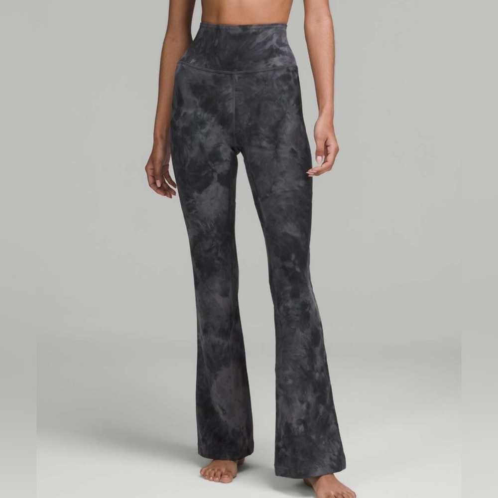 Lululemon Groove Super-High-Rise Flared Pant Nulu
Diamond Dye Grey 14 - Picture 2 of 5